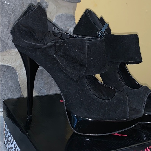Anne Michelle Suede Peep Toe Pump, Size 8 - Picture 3 of 9